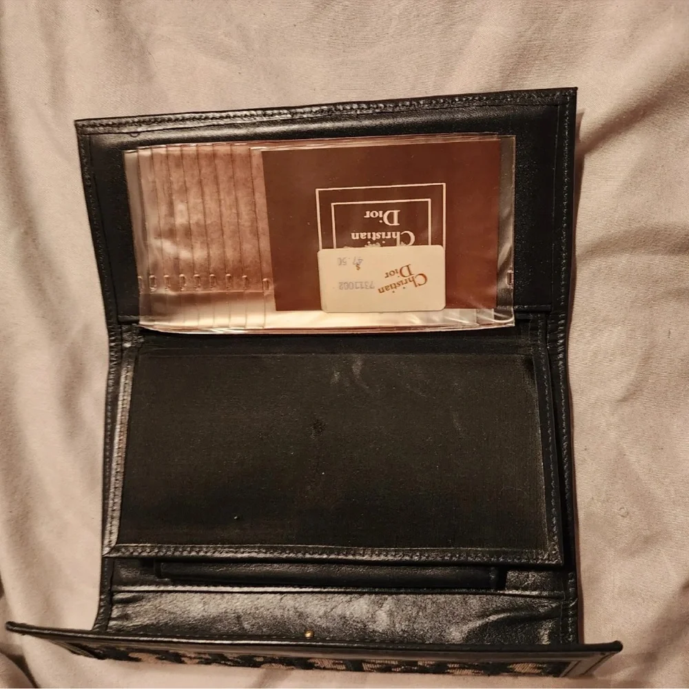 Authentic 💯% Vintage Dior Wallet absolutely Beautiful 😍 without the pen!